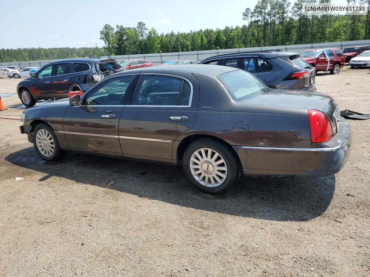 1LNHM81W05Y631733 2005 Lincoln Town Car Signature