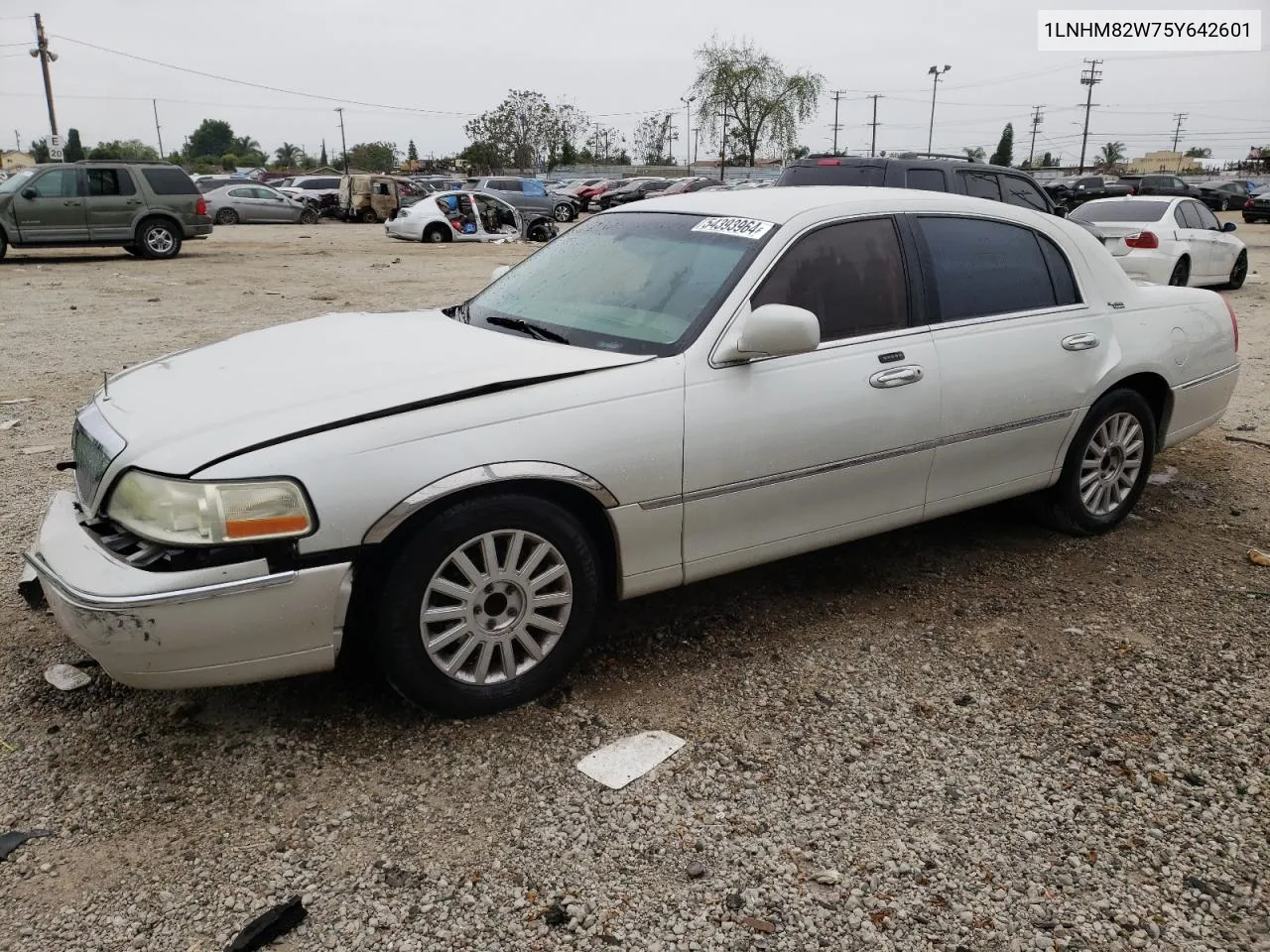 2005 Lincoln Town Car Signature Limited VIN: 1LNHM82W75Y642601 Lot: 54393964