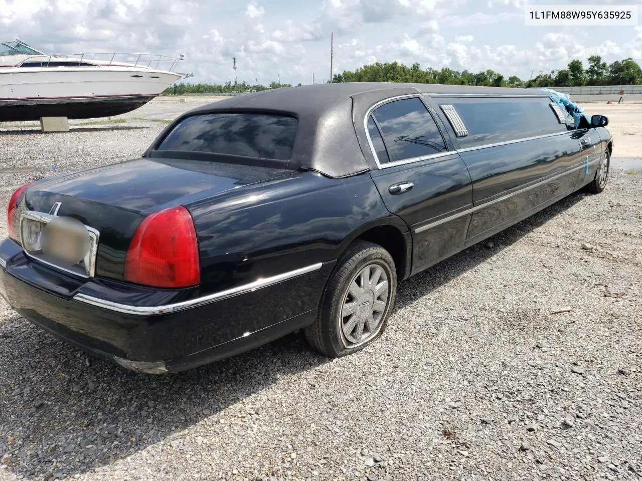 1L1FM88W95Y635925 2005 Lincoln Town Car Executive