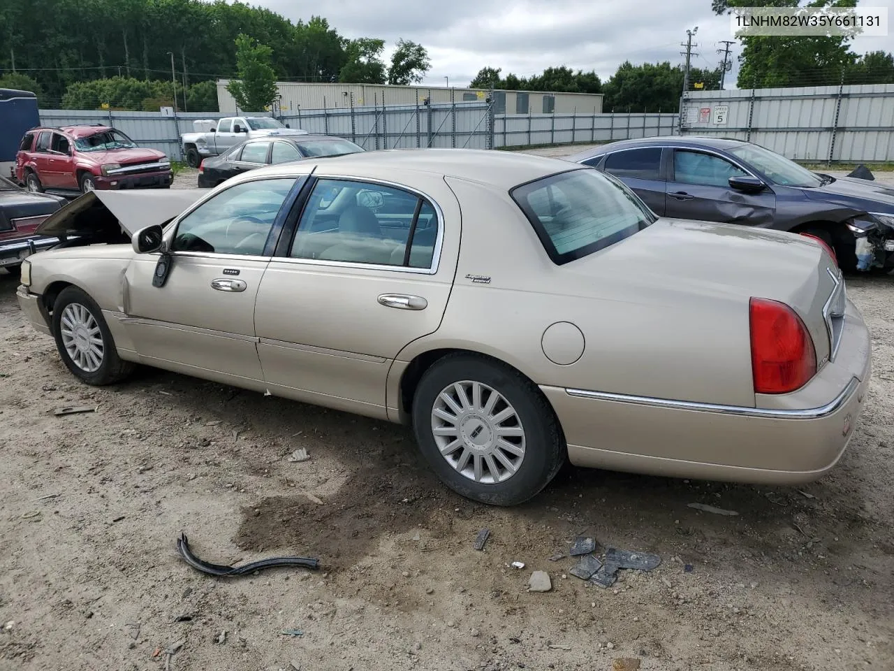 1LNHM82W35Y661131 2005 Lincoln Town Car Signature Limited