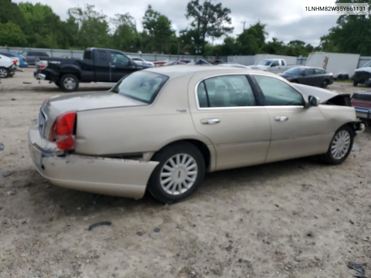 2005 Lincoln Town Car Signature Limited VIN: 1LNHM82W35Y661131 Lot: 55603374