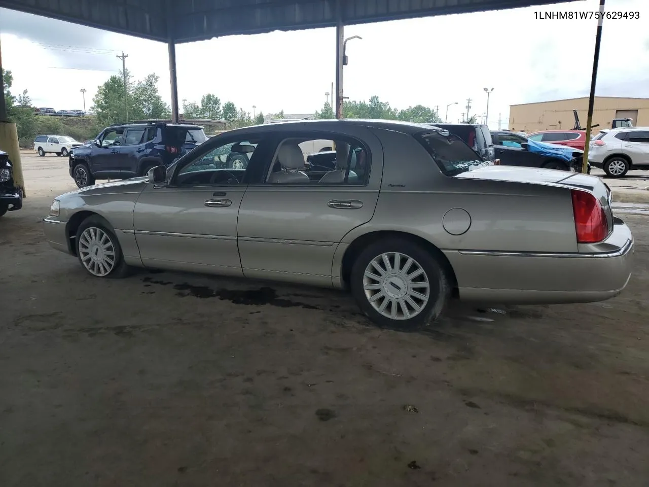 1LNHM81W75Y629493 2005 Lincoln Town Car Signature