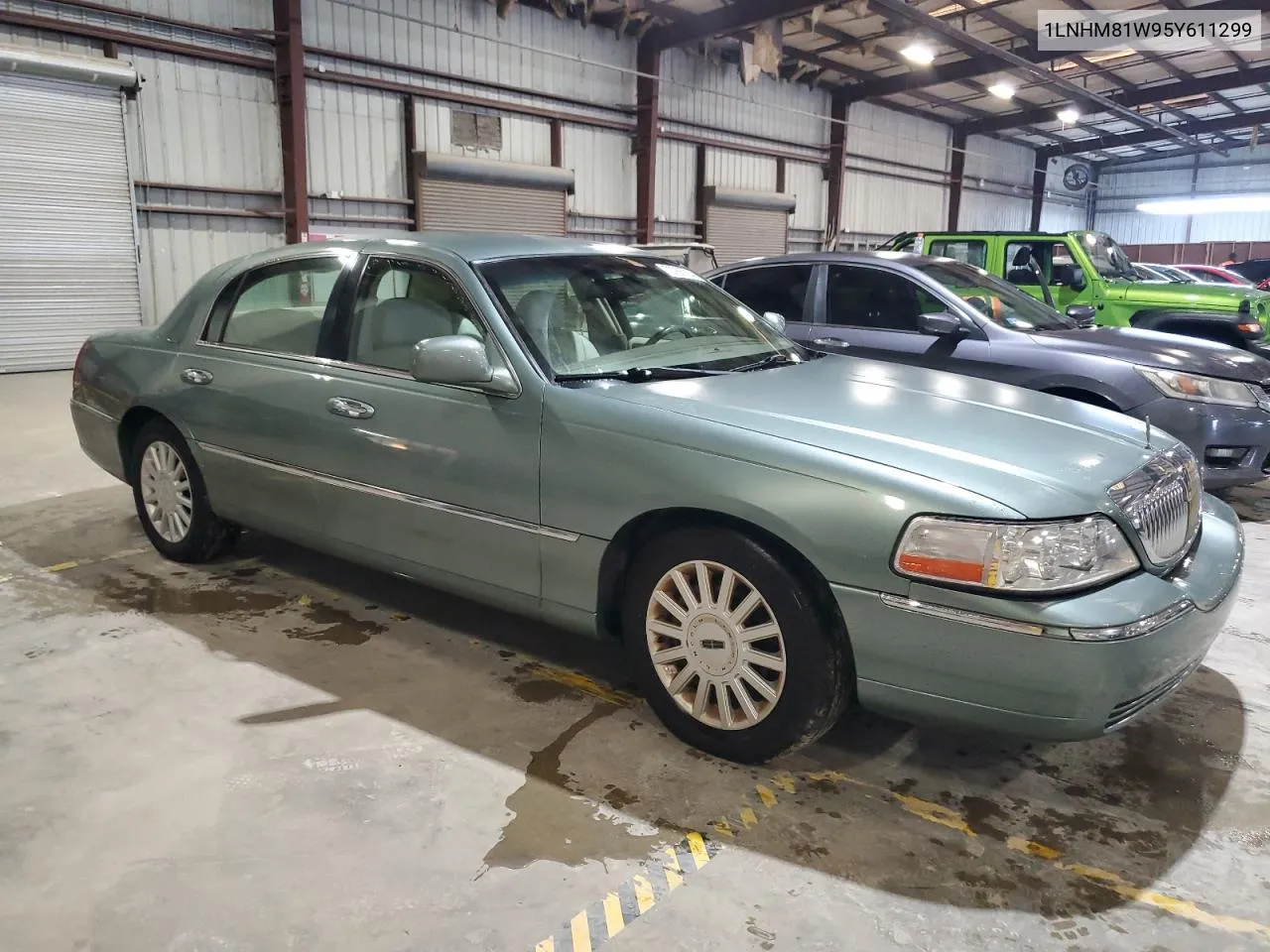 2005 Lincoln Town Car Signature VIN: 1LNHM81W95Y611299 Lot: 70765754