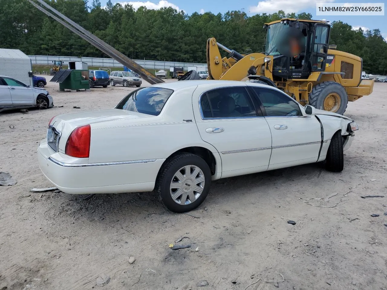 2005 Lincoln Town Car Signature Limited VIN: 1LNHM82W25Y665025 Lot: 70982764