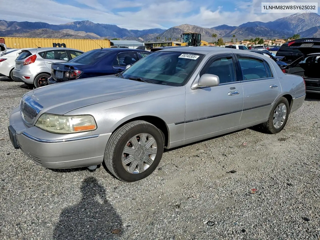 1LNHM82W85Y625032 2005 Lincoln Town Car Signature Limited