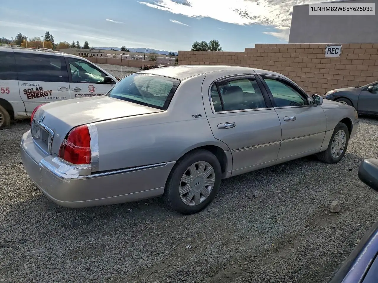 1LNHM82W85Y625032 2005 Lincoln Town Car Signature Limited