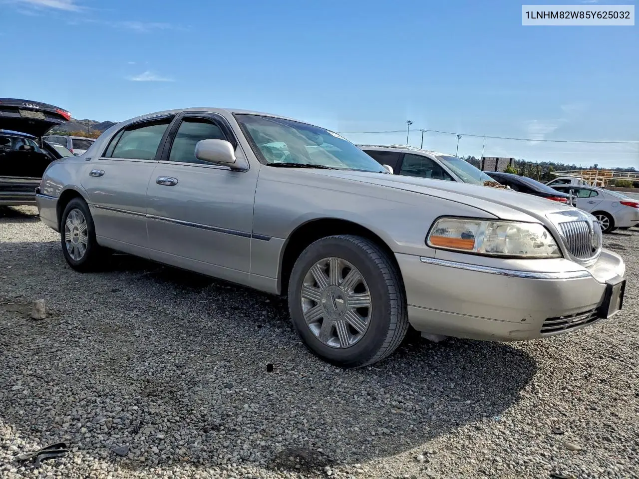 1LNHM82W85Y625032 2005 Lincoln Town Car Signature Limited