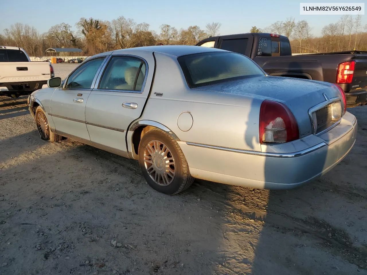 2006 Lincoln Town Car Signature Limited VIN: 1LNHM82V56Y626549 Lot: 47801024