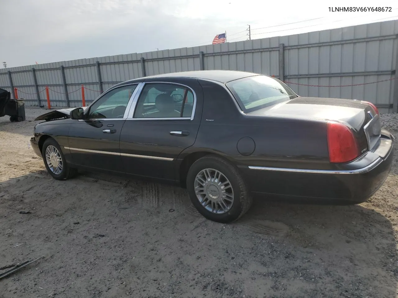 1LNHM83V66Y648672 2006 Lincoln Town Car Designer