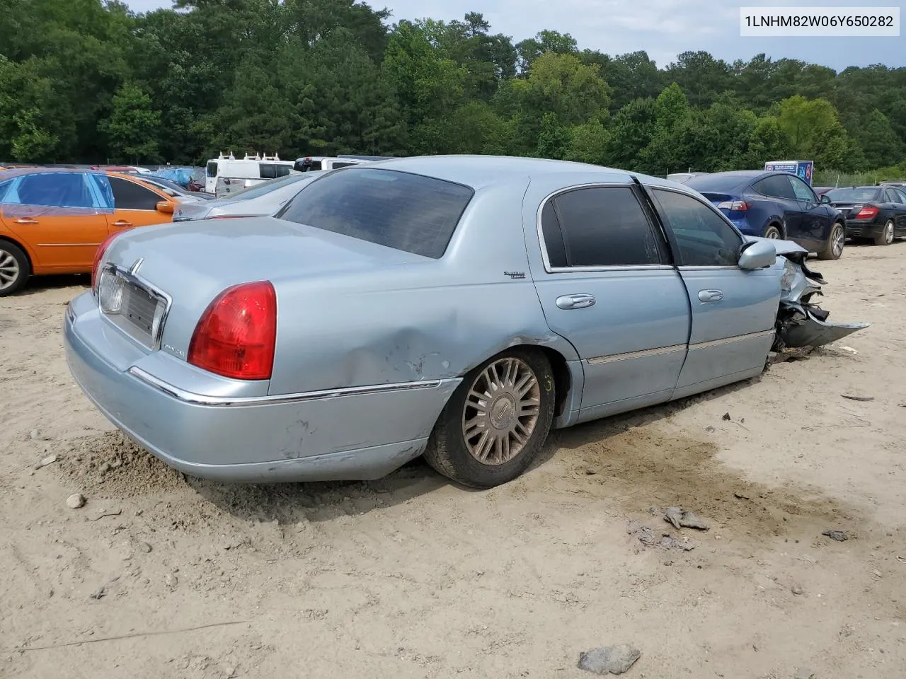 2006 Lincoln Town Car Signature Limited VIN: 1LNHM82W06Y650282 Lot: 60692834