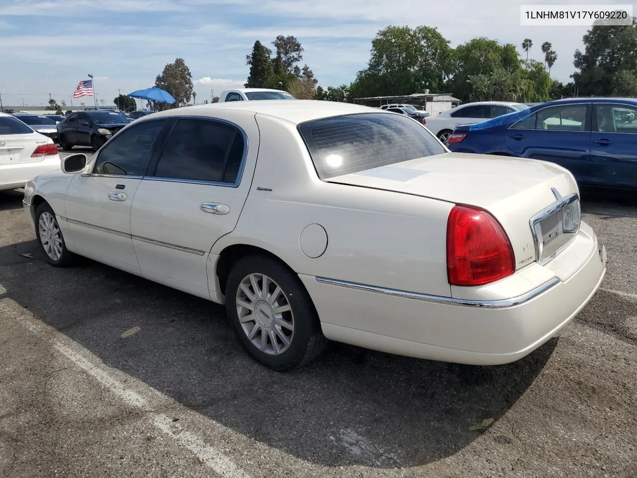 2007 Lincoln Town Car Signature VIN: 1LNHM81V17Y609220 Lot: 48332114