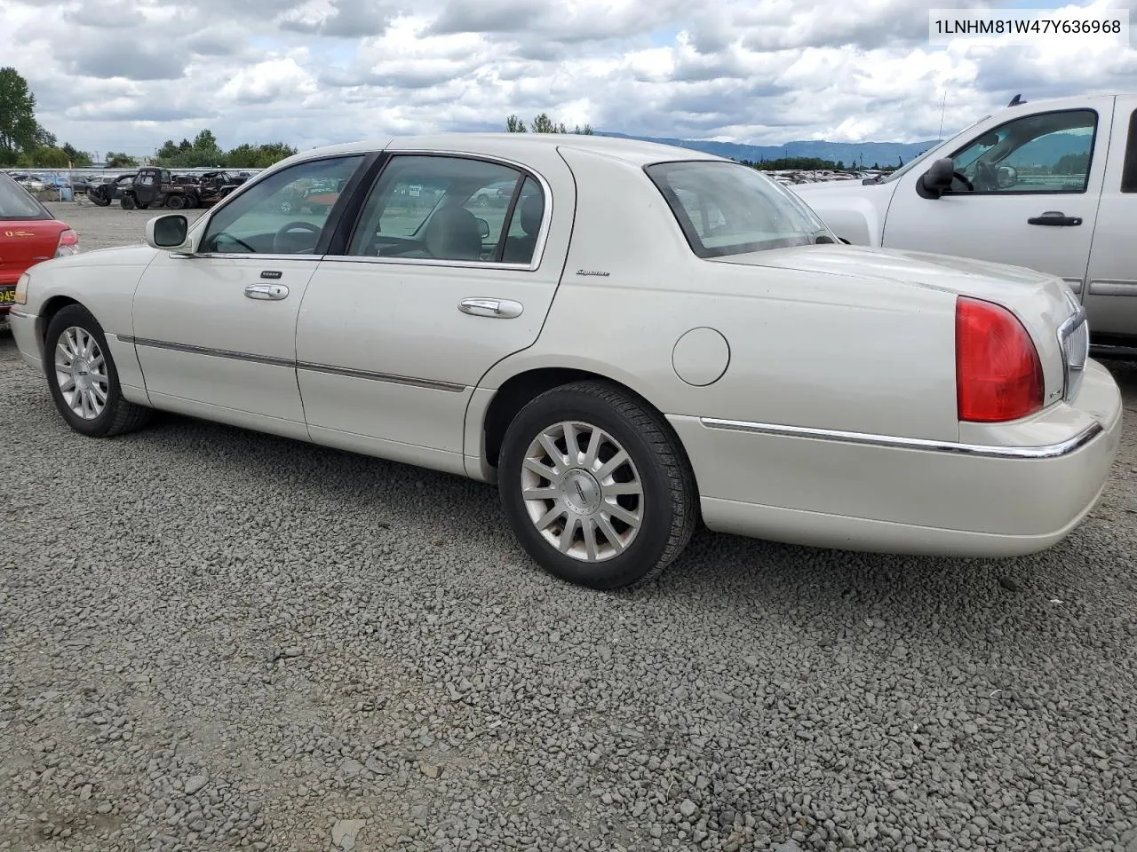 2007 Lincoln Town Car Signature VIN: 1LNHM81W47Y636968 Lot: 56379434