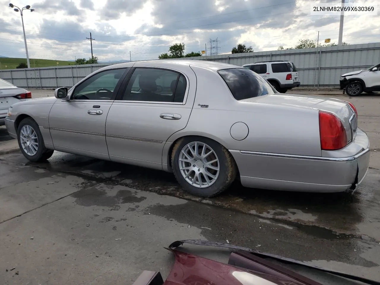 2009 Lincoln Town Car Signature Limited VIN: 2LNHM82V69X630369 Lot: 54637504