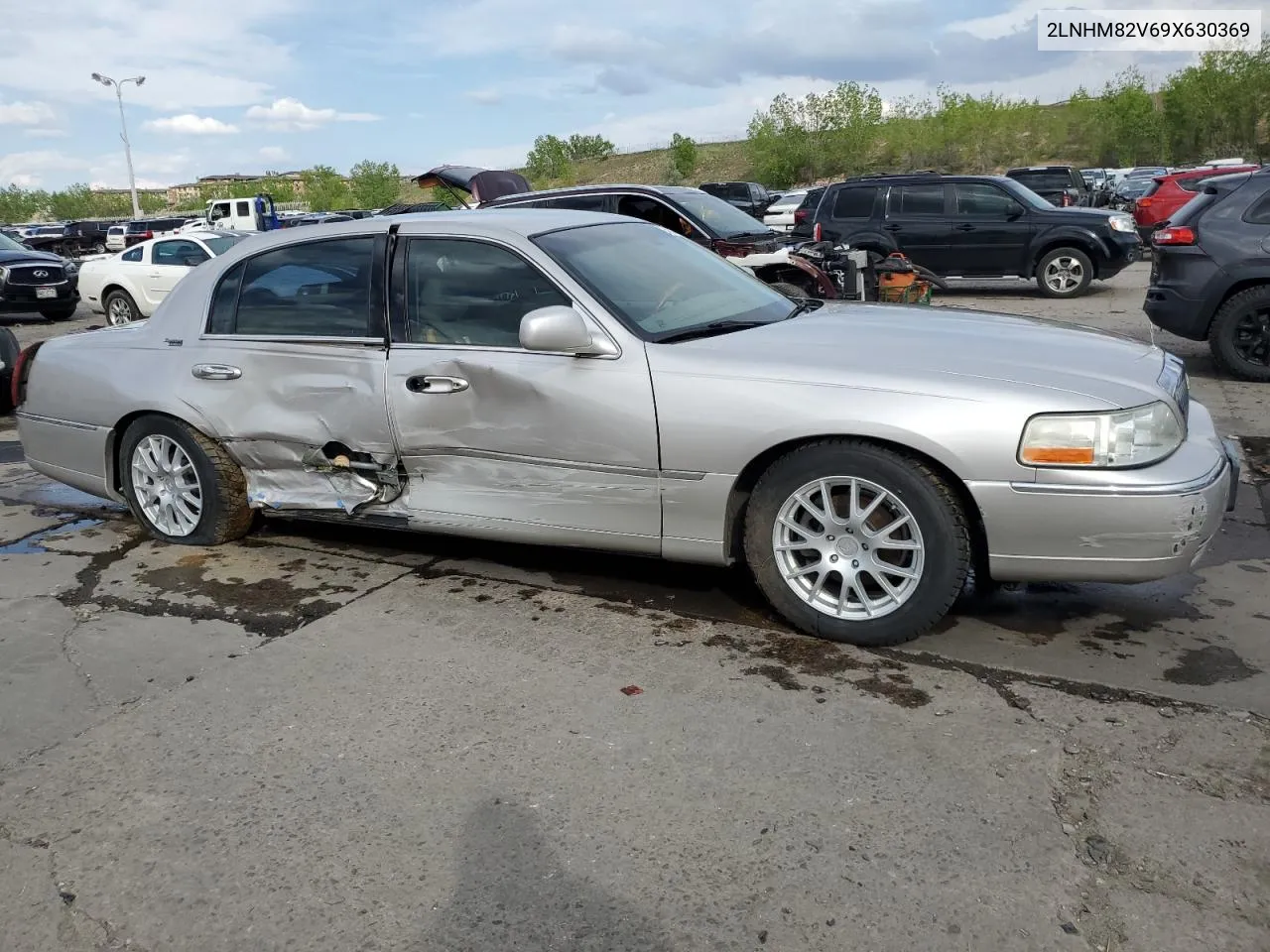 2009 Lincoln Town Car Signature Limited VIN: 2LNHM82V69X630369 Lot: 54637504