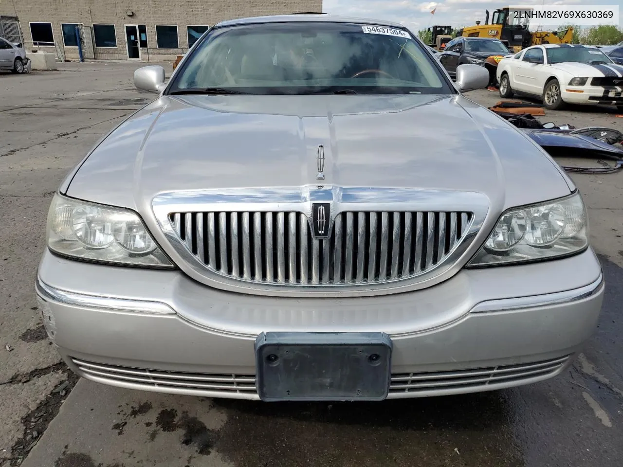 2009 Lincoln Town Car Signature Limited VIN: 2LNHM82V69X630369 Lot: 54637504