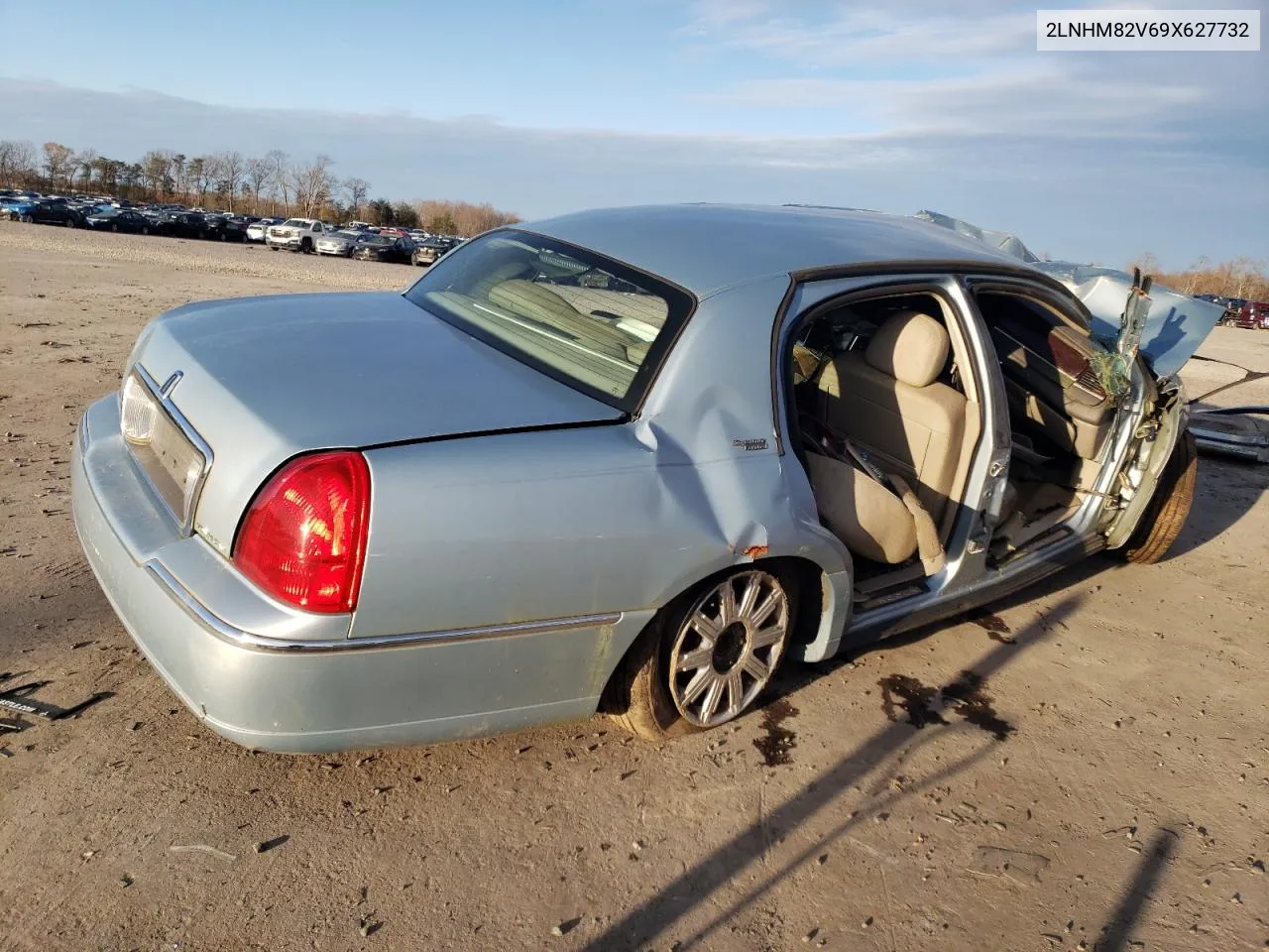 2009 Lincoln Town Car Signature Limited VIN: 2LNHM82V69X627732 Lot: 78400673