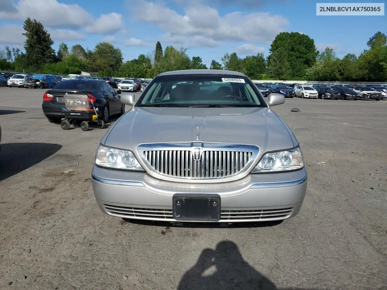 2010 Lincoln Town Car Signature Limited VIN: 2LNBL8CV1AX750365 Lot: 53690924