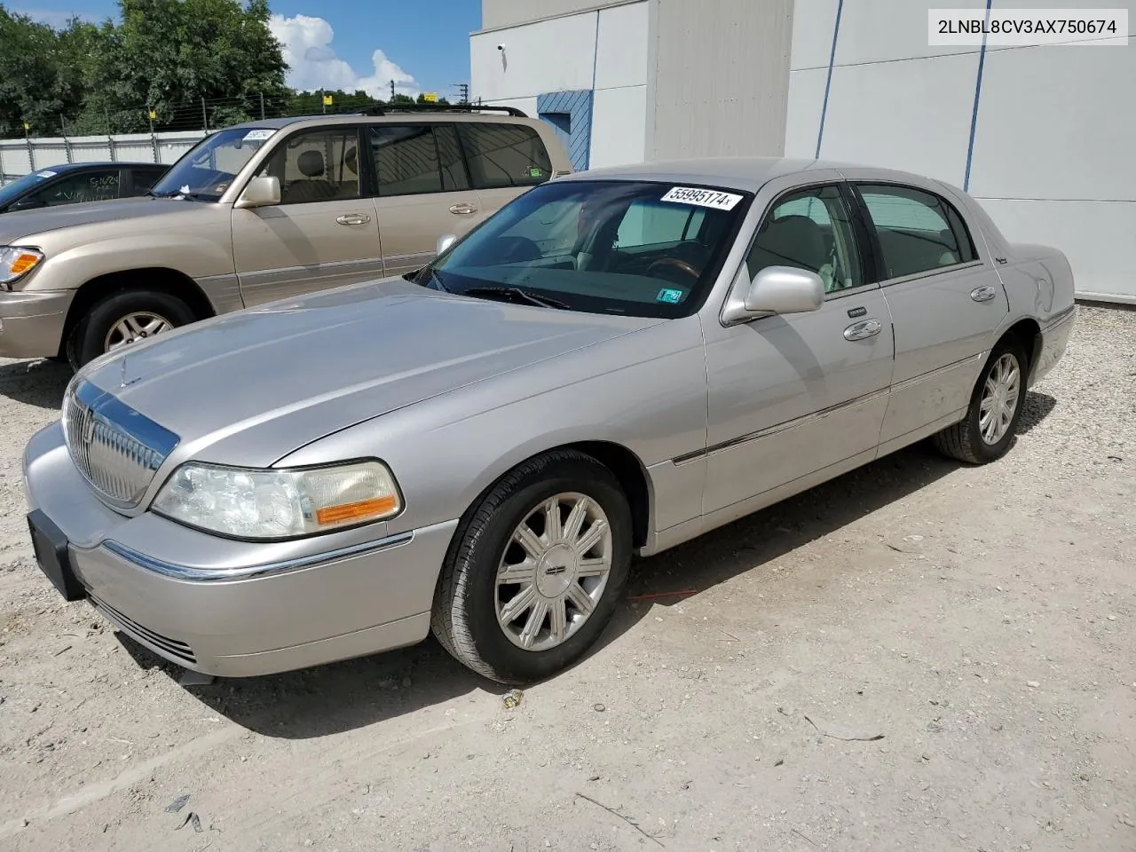 2010 Lincoln Town Car Signature Limited VIN: 2LNBL8CV3AX750674 Lot: 55995174