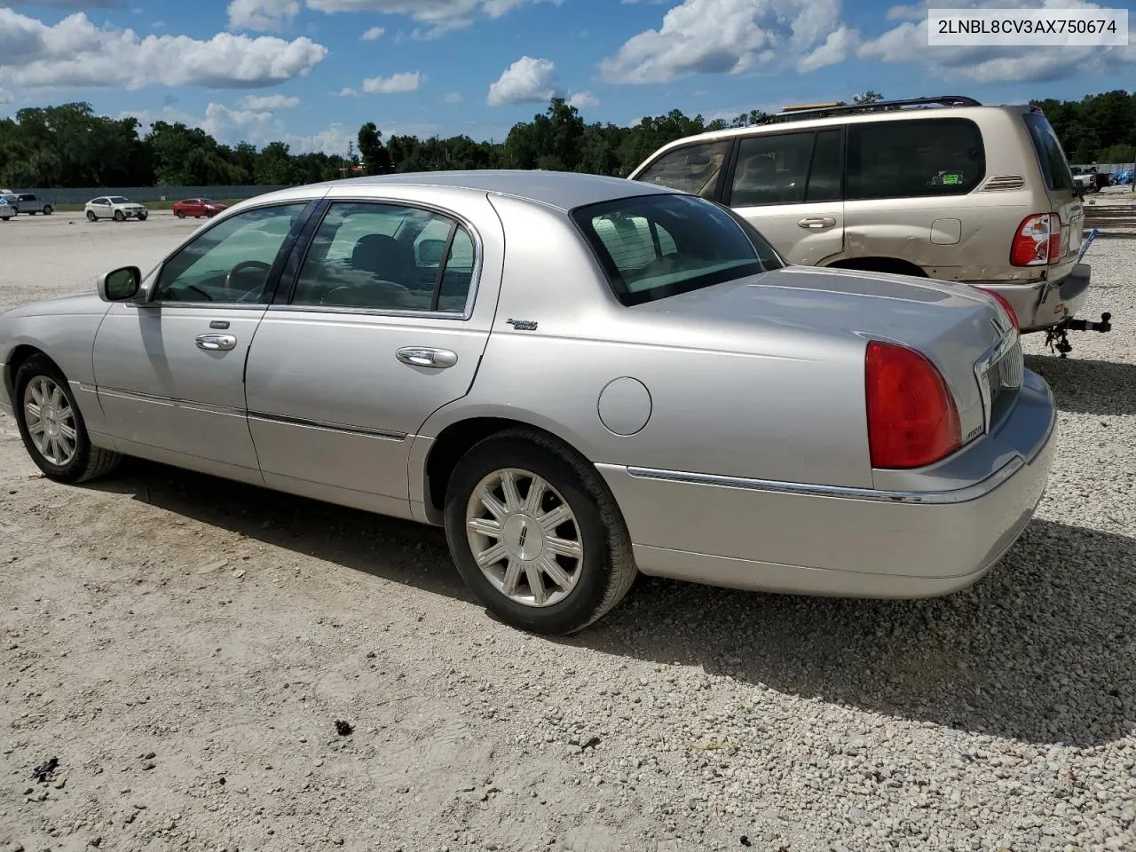 2010 Lincoln Town Car Signature Limited VIN: 2LNBL8CV3AX750674 Lot: 55995174