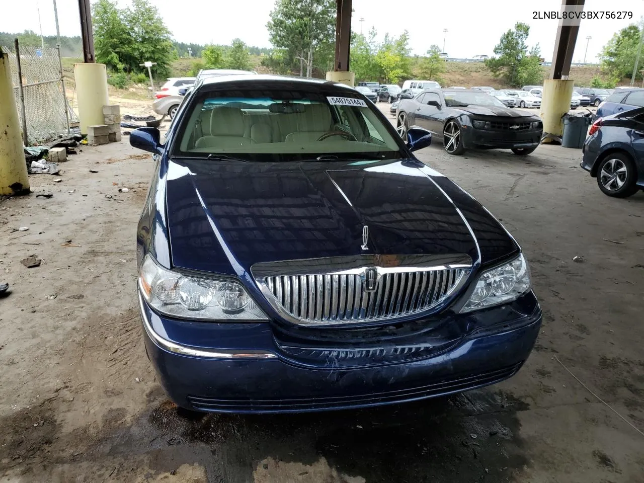 2LNBL8CV3BX756279 2011 Lincoln Town Car Signature Limited