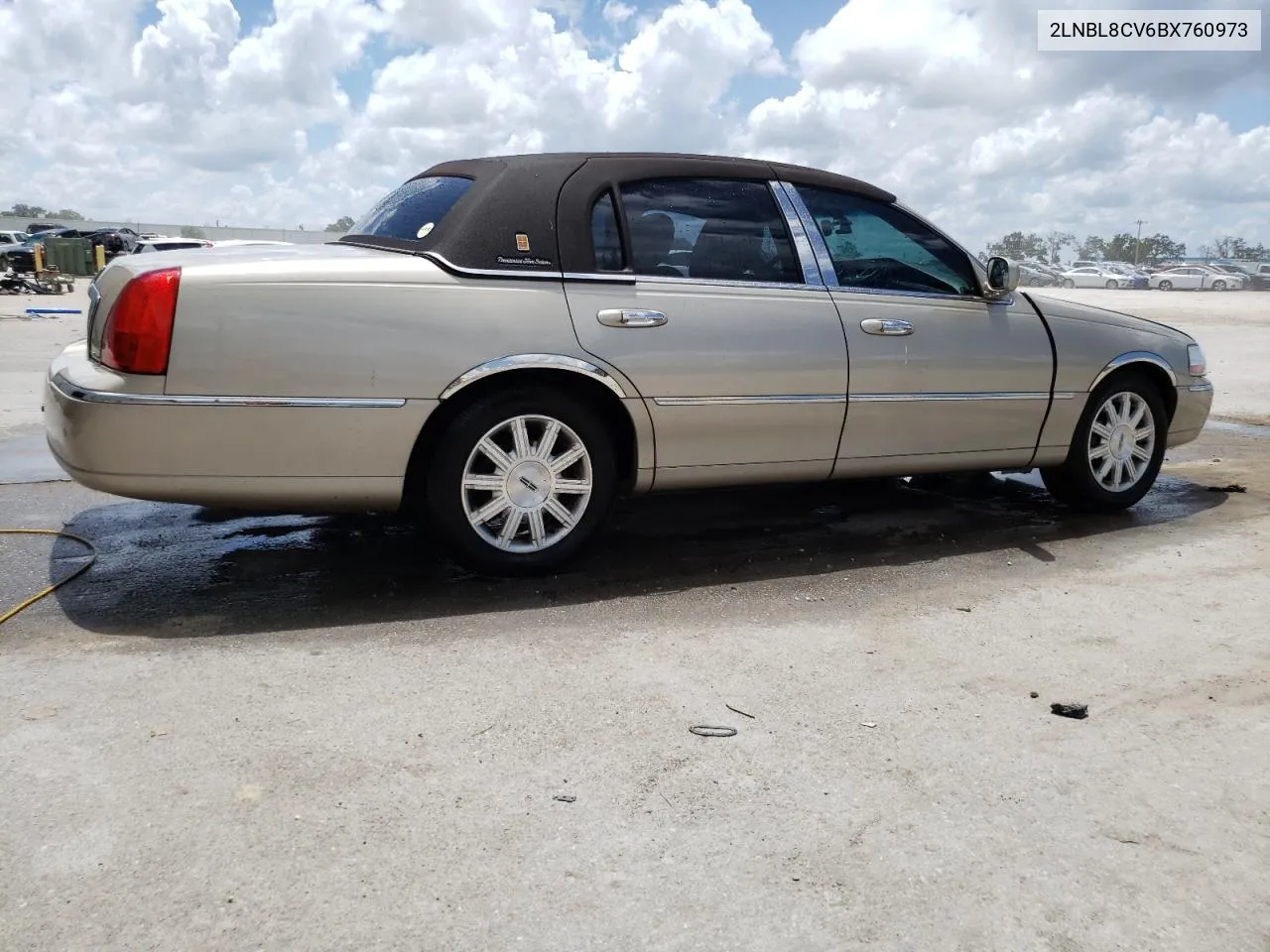 2LNBL8CV6BX760973 2011 Lincoln Town Car Signature Limited