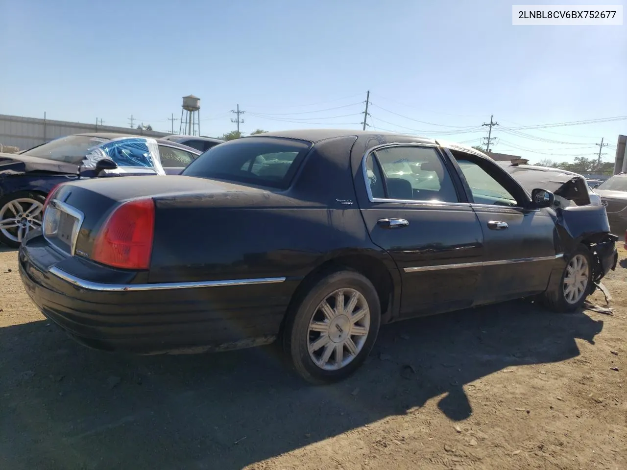 2011 Lincoln Town Car Signature Limited VIN: 2LNBL8CV6BX752677 Lot: 81112483