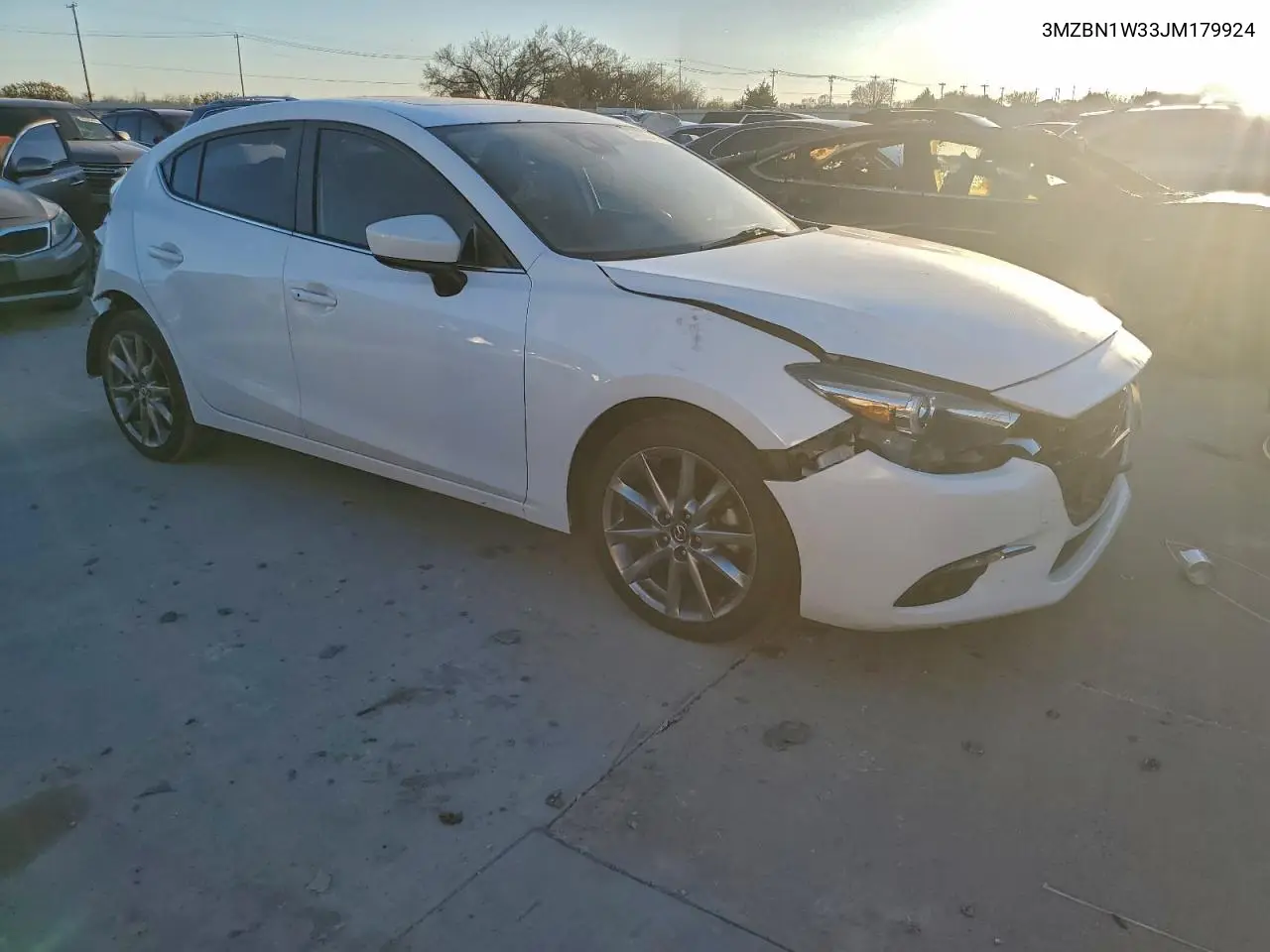3MZBN1W33JM179924 2018 Mazda 3 Grand Touring