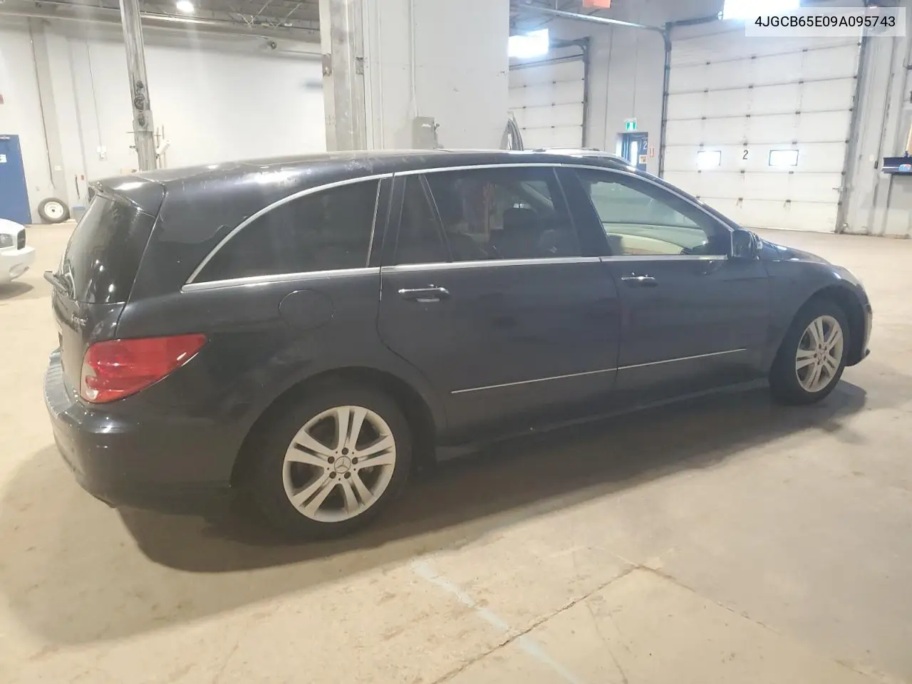 4JGCB65E09A095743 2009 Mercedes-Benz R 350 4Matic