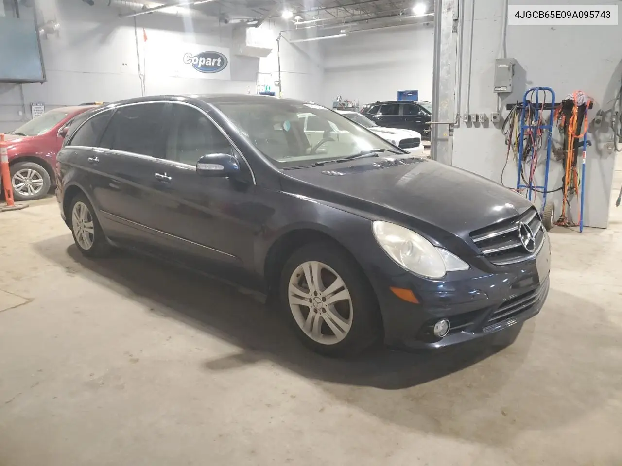 4JGCB65E09A095743 2009 Mercedes-Benz R 350 4Matic