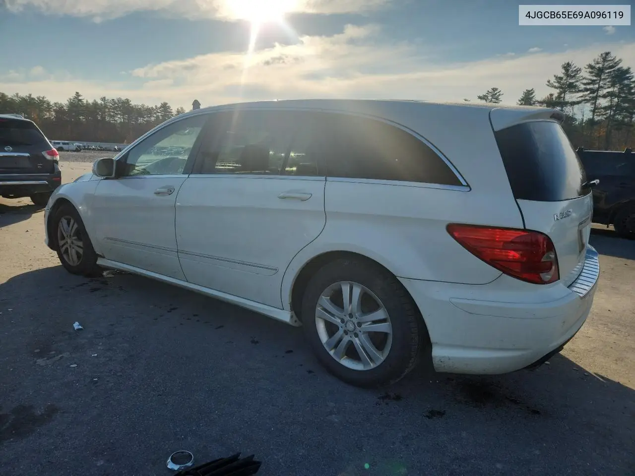 4JGCB65E69A096119 2009 Mercedes-Benz R 350 4Matic