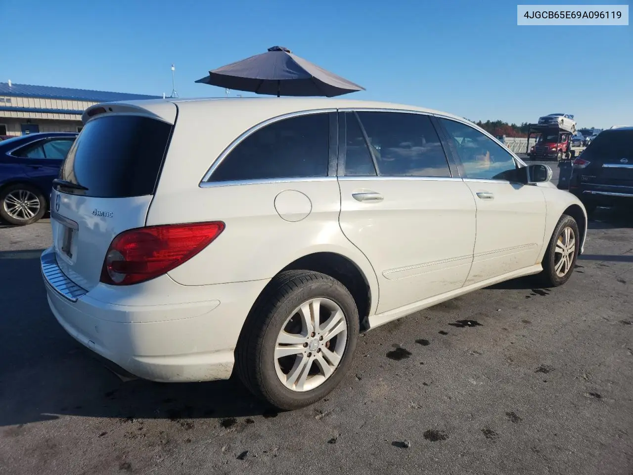 4JGCB65E69A096119 2009 Mercedes-Benz R 350 4Matic