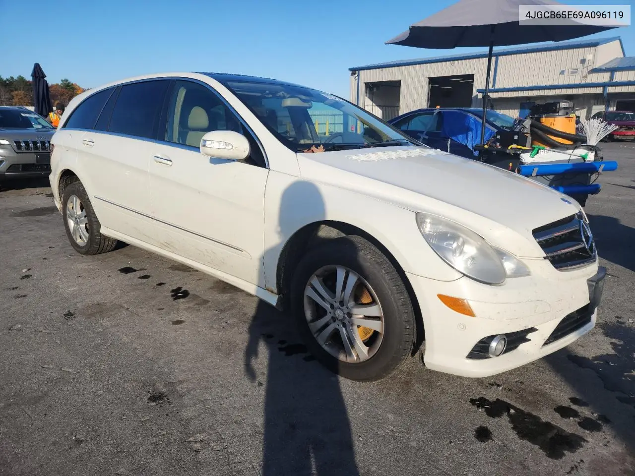 4JGCB65E69A096119 2009 Mercedes-Benz R 350 4Matic