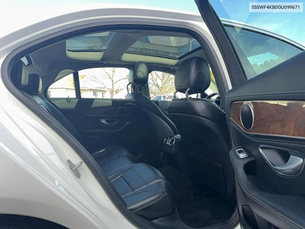 55SWF4KB0GU099671 2016 Mercedes-Benz C 300 4Matic