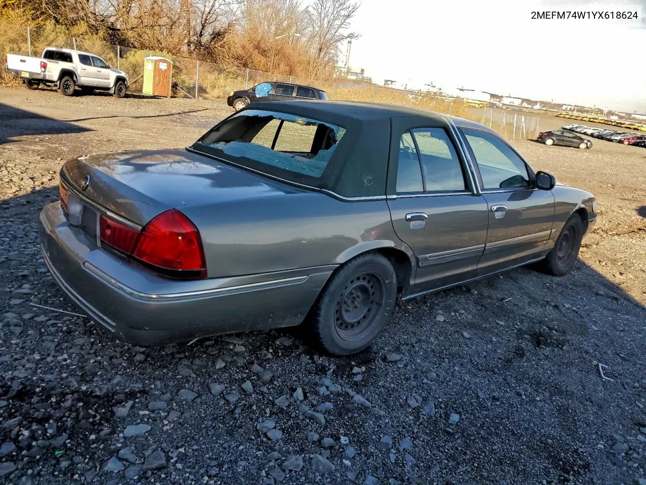 2MEFM74W1YX618624 2000 Mercury Grand Marquis Gs
