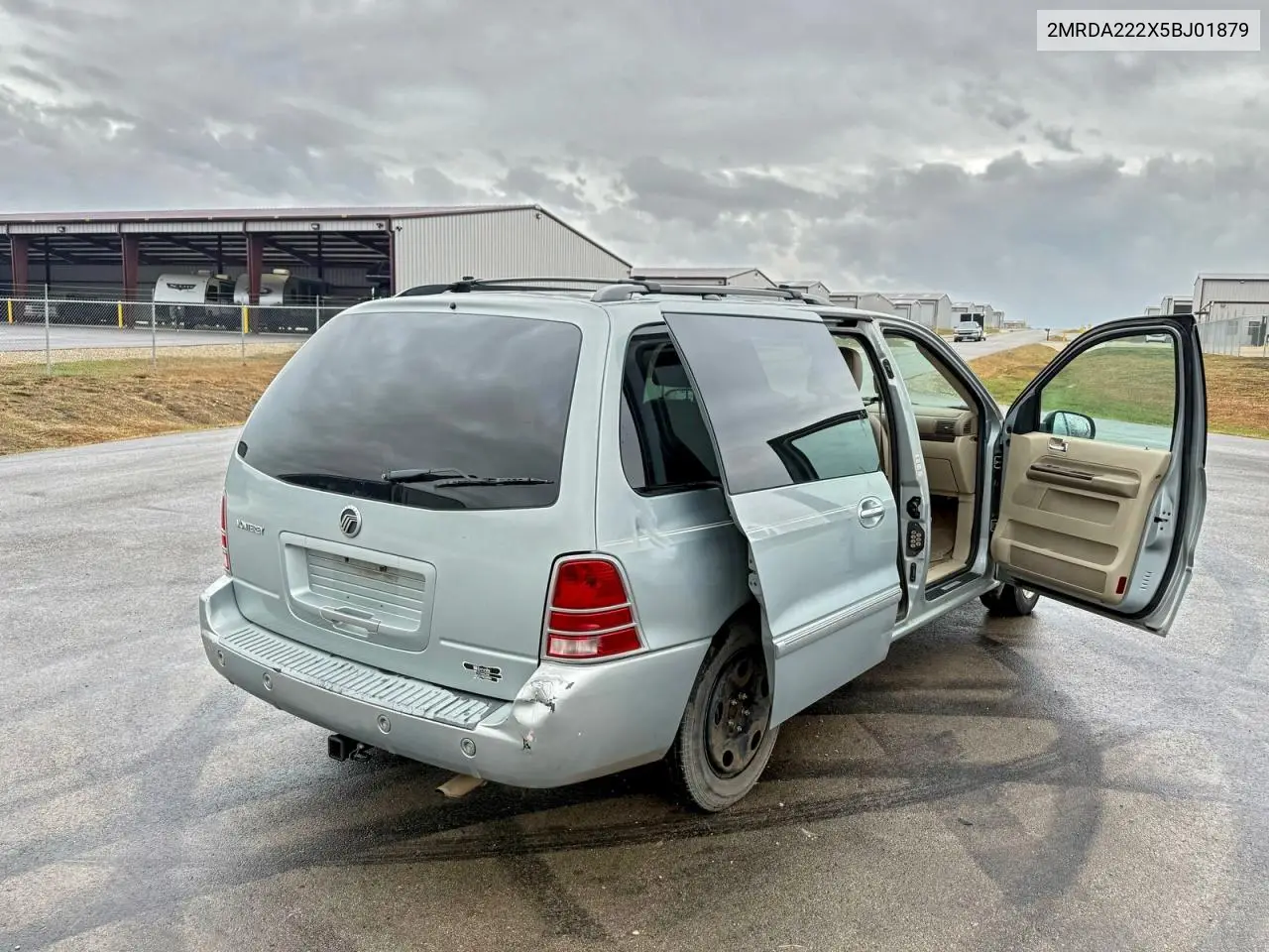 2MRDA222X5BJ01879 2005 Mercury Monterey Luxury