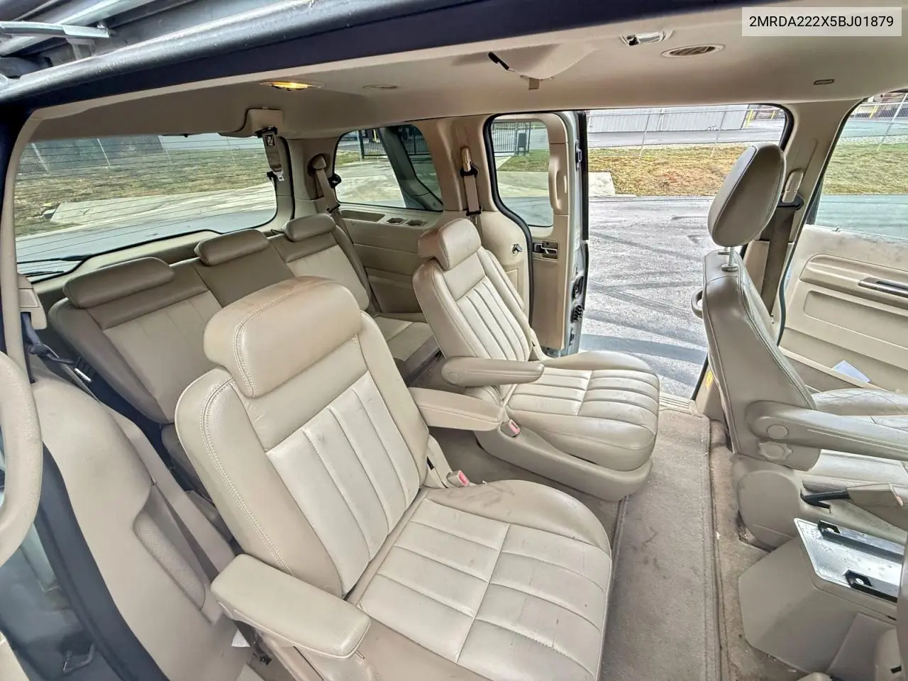 2MRDA222X5BJ01879 2005 Mercury Monterey Luxury