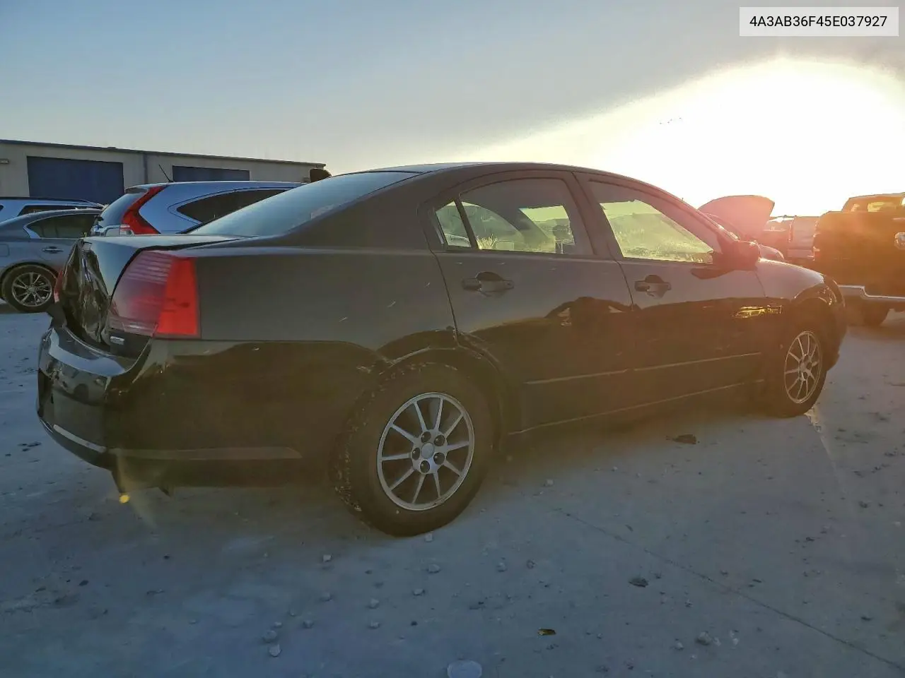 4A3AB36F45E037927 2005 Mitsubishi Galant Es Medium