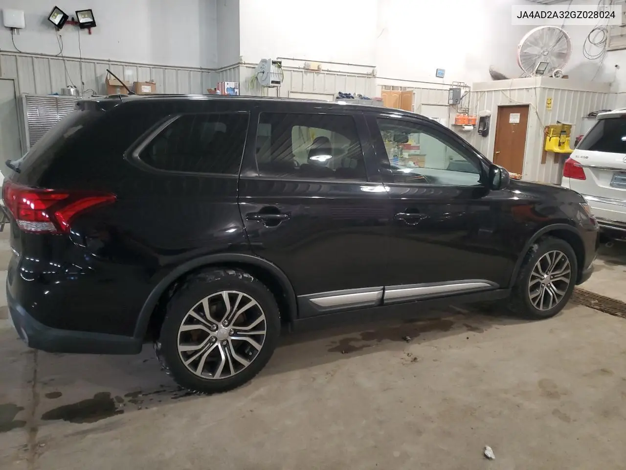2016 Mitsubishi Outlander Es VIN: JA4AD2A32GZ028024 Lot: 45669165