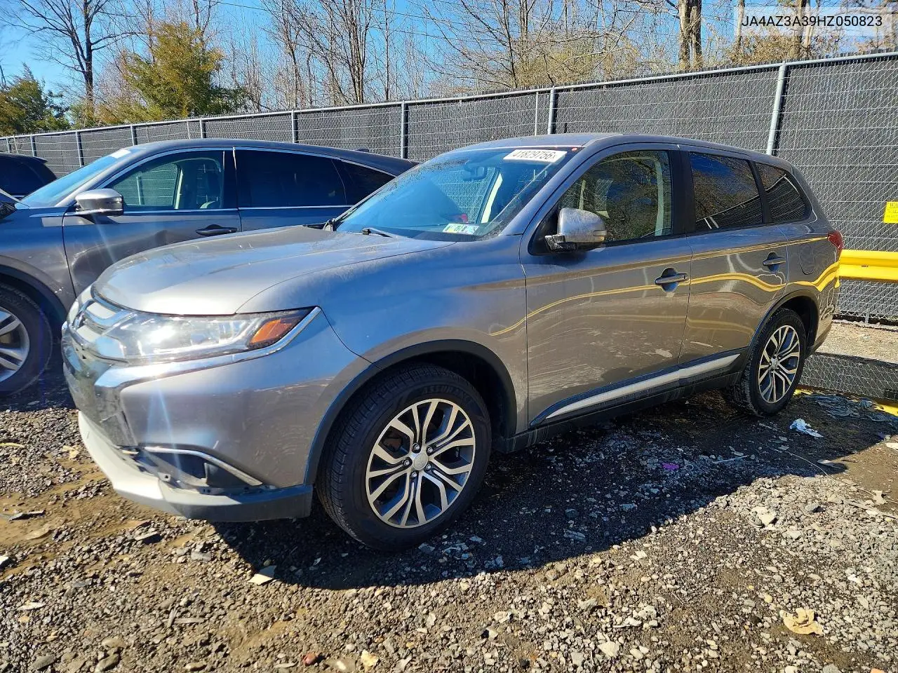 JA4AZ3A39HZ050823 2017 Mitsubishi Outlander Se