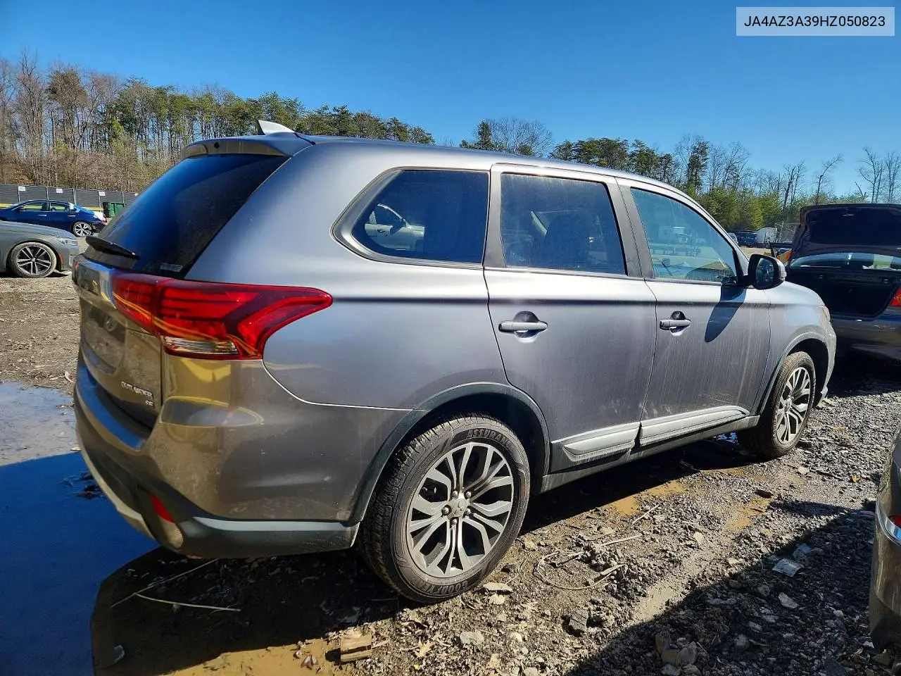JA4AZ3A39HZ050823 2017 Mitsubishi Outlander Se
