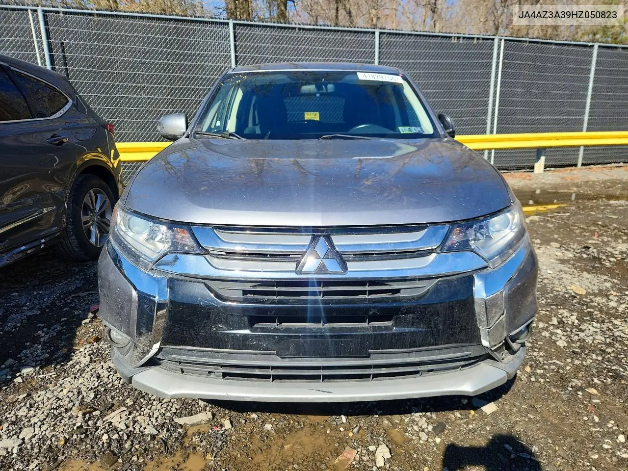 JA4AZ3A39HZ050823 2017 Mitsubishi Outlander Se