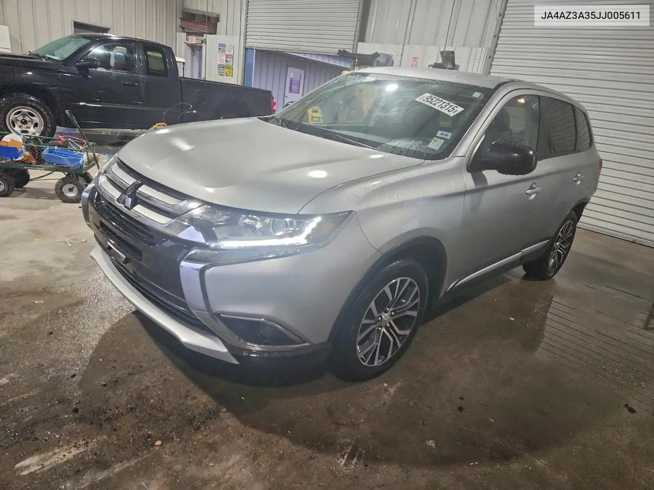 JA4AZ3A35JJ005611 2018 Mitsubishi Outlander Se