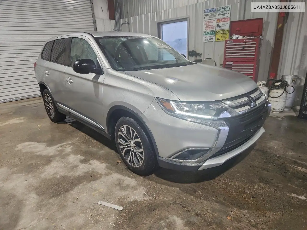 JA4AZ3A35JJ005611 2018 Mitsubishi Outlander Se