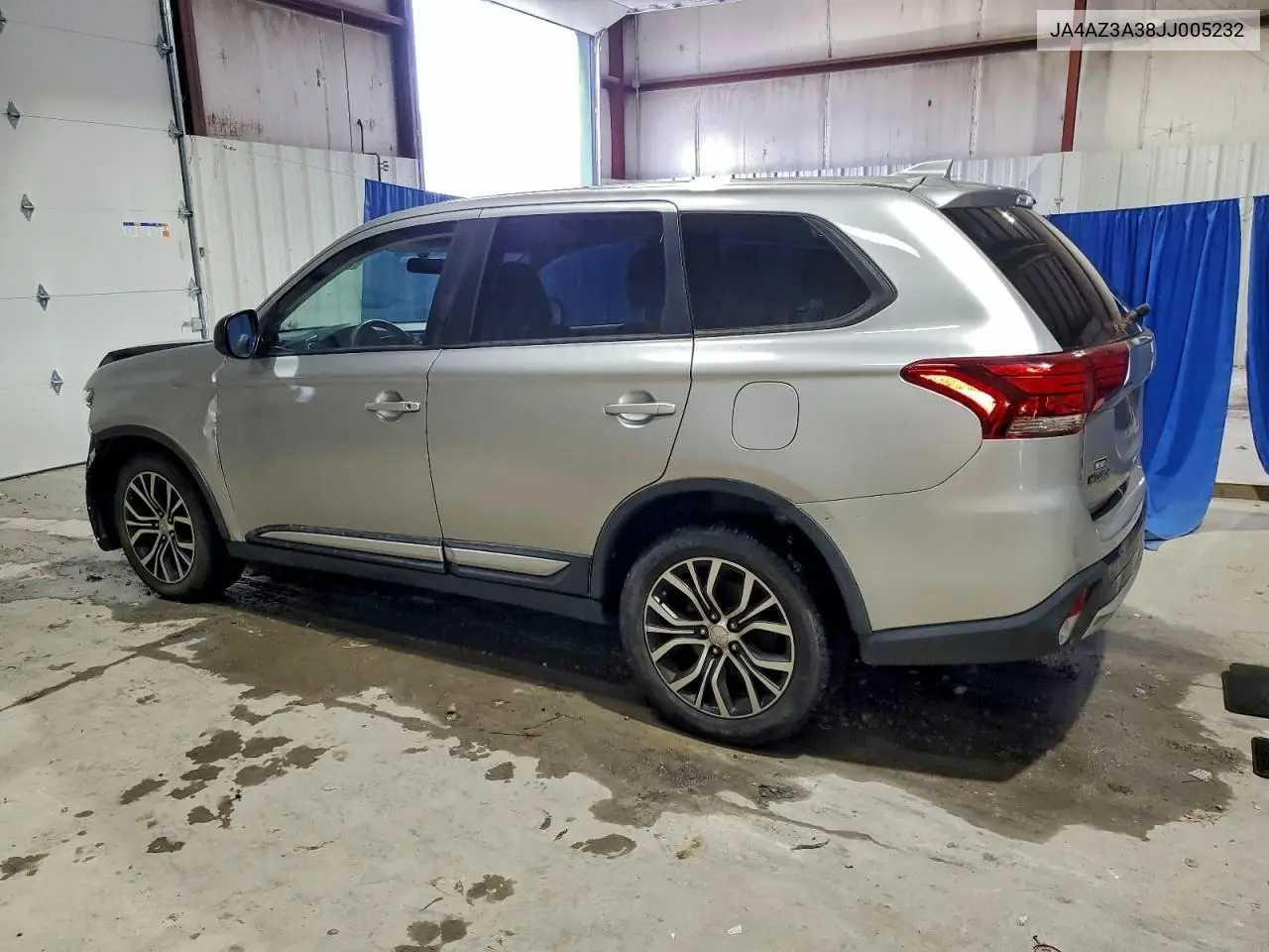 JA4AZ3A38JJ005232 2018 Mitsubishi Outlander Se