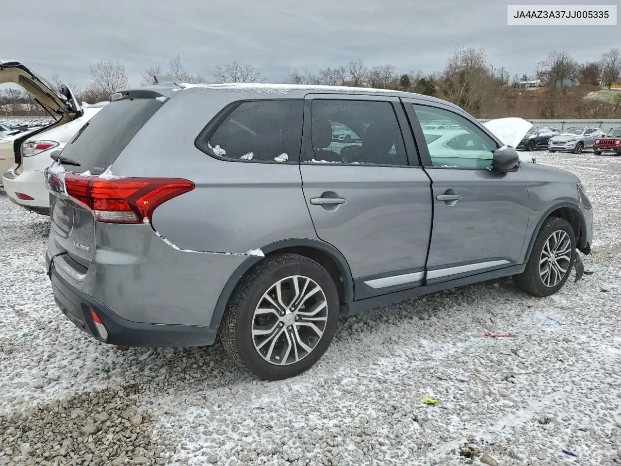 JA4AZ3A37JJ005335 2018 Mitsubishi Outlander Se