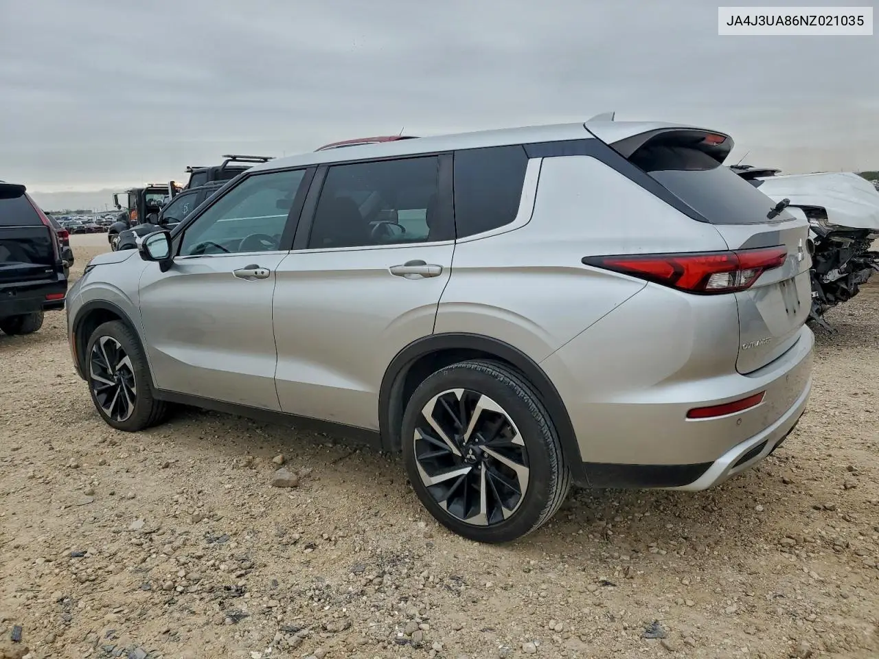 JA4J3UA86NZ021035 2022 Mitsubishi Outlander Se