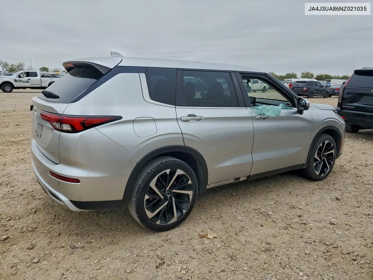 JA4J3UA86NZ021035 2022 Mitsubishi Outlander Se