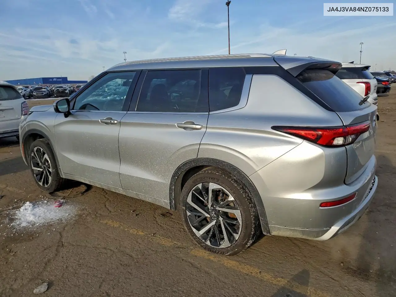 JA4J3VA84NZ075133 2022 Mitsubishi Outlander Sel