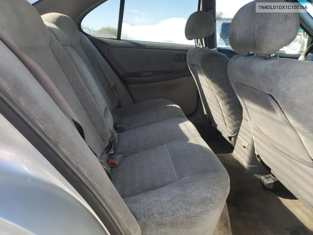 1N4DL01DX1C100266 2001 Nissan Altima Xe