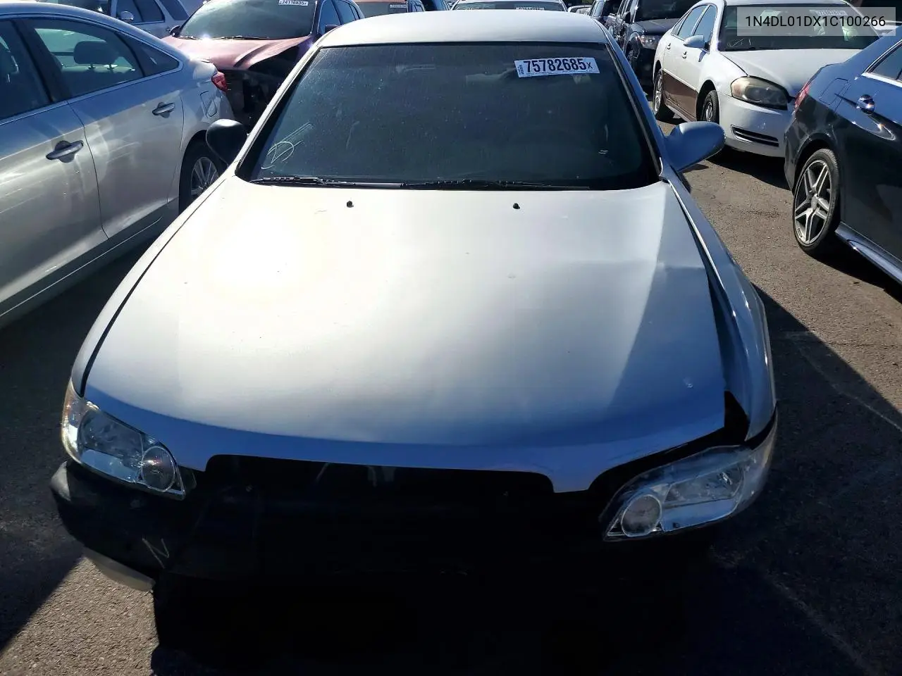 1N4DL01DX1C100266 2001 Nissan Altima Xe